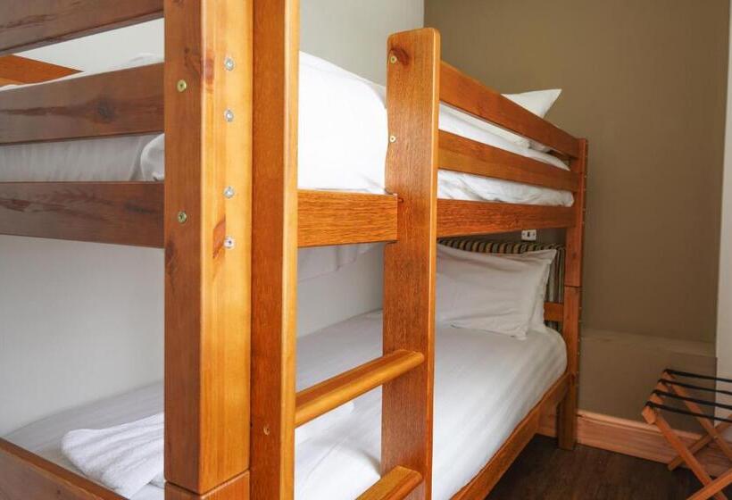 Quarto Triplo Estandar, Millstone Country Inn
