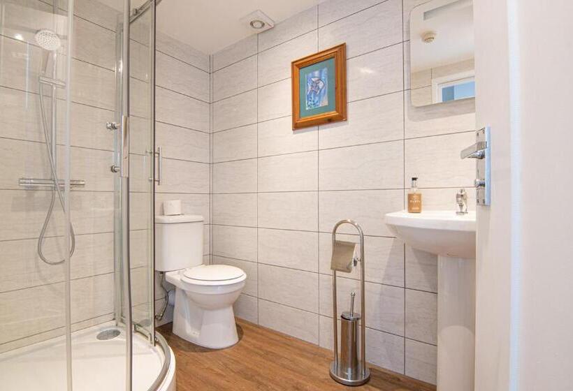Quarto Triplo Estandar, Millstone Country Inn