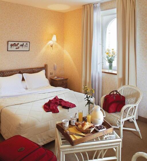 اتاق سوپریور چهار تخته, Logis Le Parc Hotel & Spa