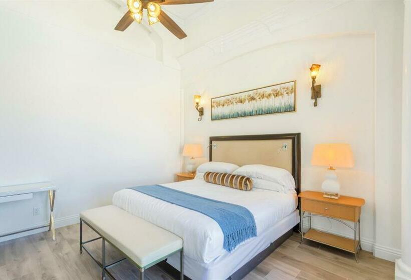 스위트 킹사이즈 침대, Gaia Inn & Spa  Adult Only  Temecula Wine Country