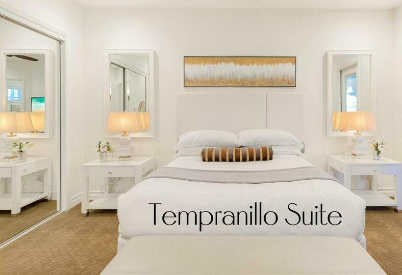 스위트 킹사이즈 침대, Gaia Inn & Spa  Adult Only  Temecula Wine Country