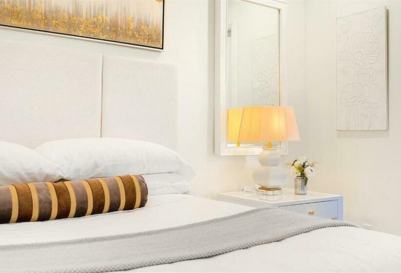 스위트 킹사이즈 침대, Gaia Inn & Spa  Adult Only  Temecula Wine Country
