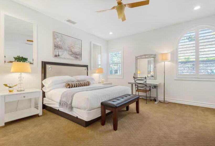 스위트 킹사이즈 침대, Gaia Inn & Spa  Adult Only  Temecula Wine Country
