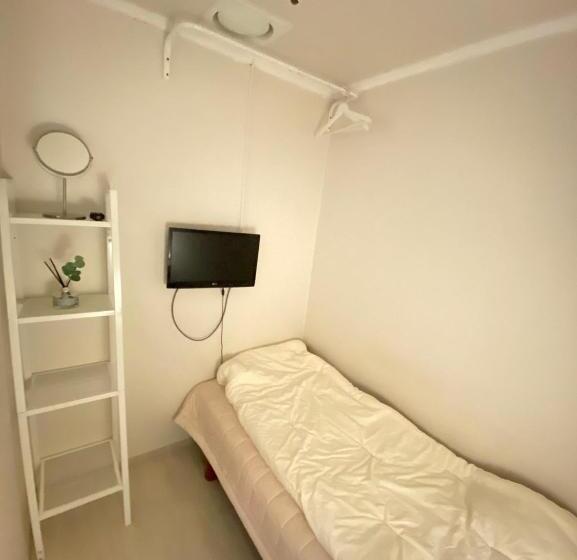 غرفة قياسية فردية, The Stay Cube House   Female Only