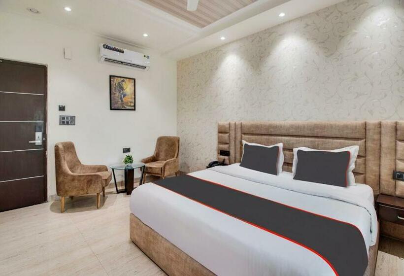 Трехместный Номер Классика, Super Collection O Bareilly Near Satellite Bus Stand Formerly Amber Heights