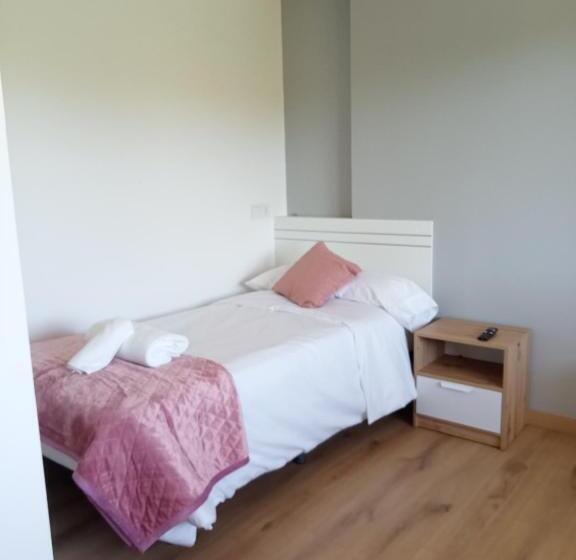 Трехместный Номер Классика, Pension Xacobeo Lavacolla