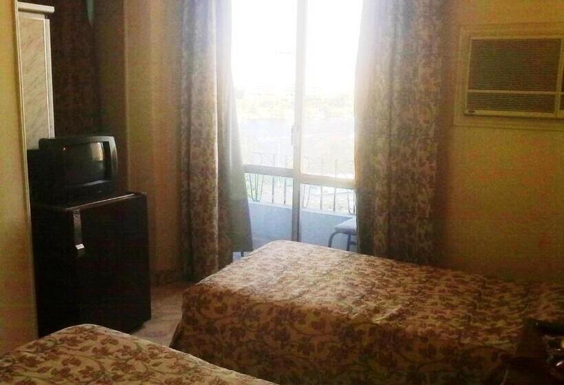 اتاق خانوادگی, Orchida St. George