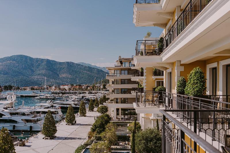 سوییت با چشم‌انداز دریا, Regent Porto Montenegro & Residences