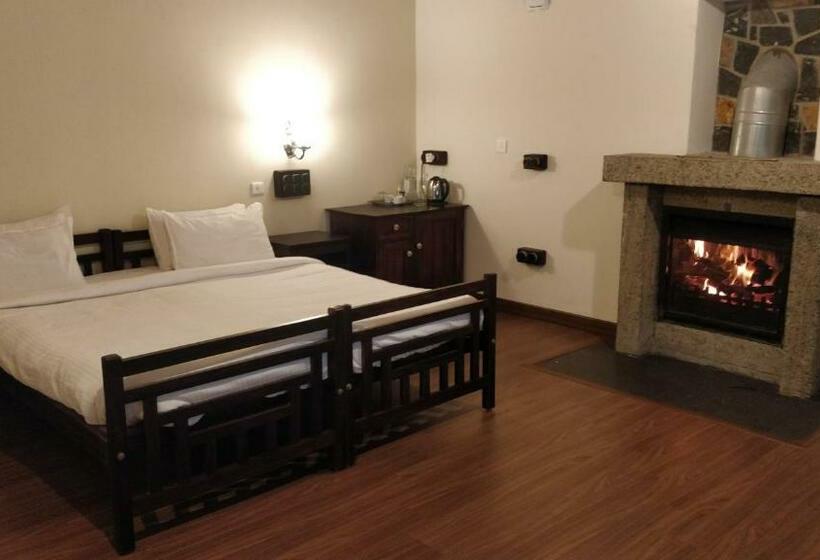 سوییت با چشم‌انداز کوه, The Hearth