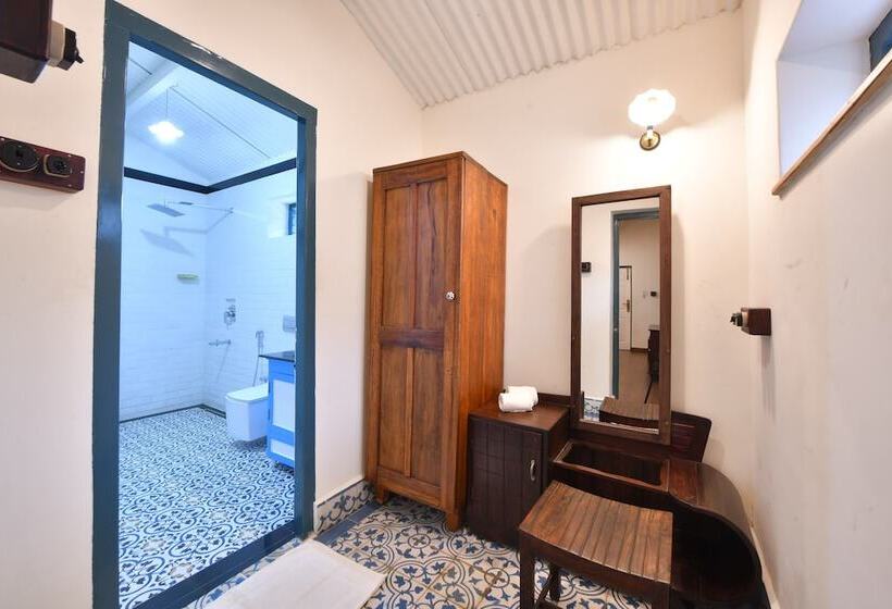 سوییت با چشم‌انداز کوه, The Hearth