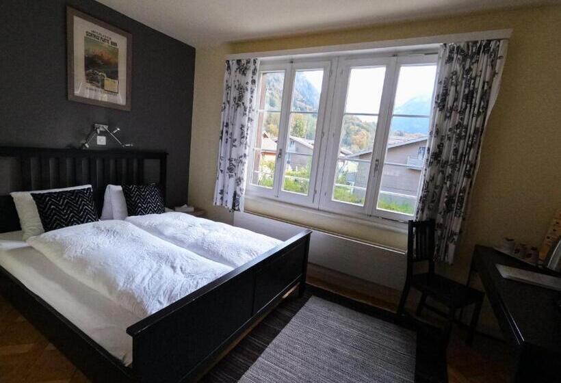 Четырехместный Номер Стандарт, Alpenrose Hotel And Gardens