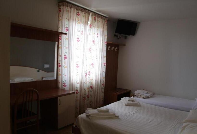 Номер Стандарт Трехместный, Albergo Da Benedetta