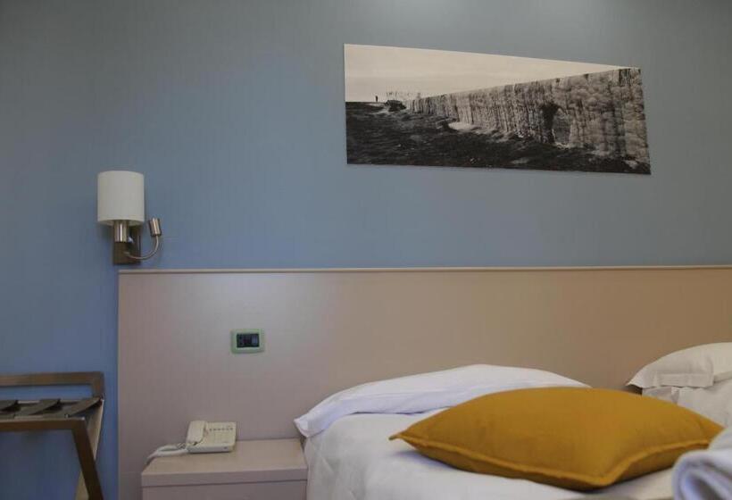 חדר סטנדרט לשלושה, Albergo Da Benedetta