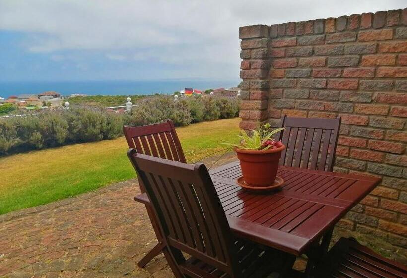 Студия Стандарт, Amzee Bokmakierie Guest House
