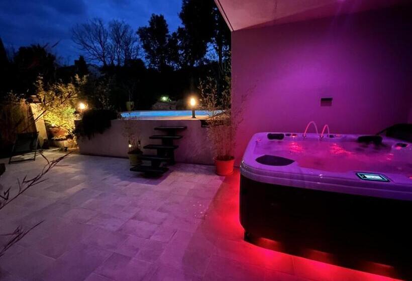 1间卧室的房子, La Suite De Charme Du Mas De La Fontaine De Jonquier Avec Spa Privatif