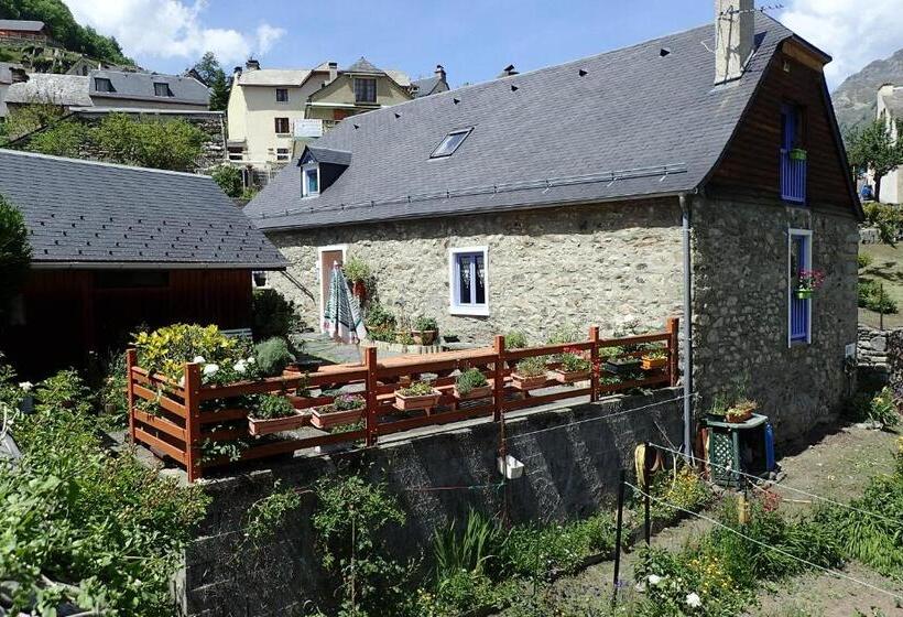 اتاق استاندارد سه نفره, Gîte Soum De L Ase