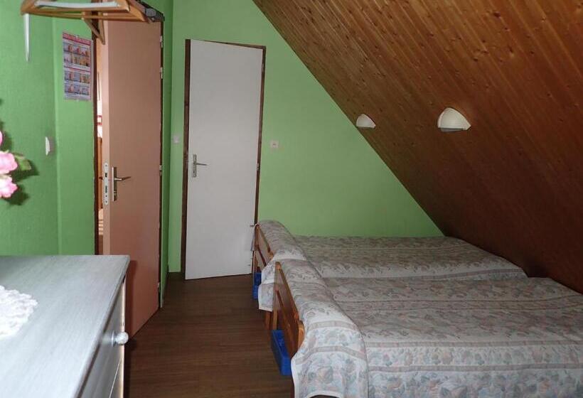 اتاق استاندارد سه نفره, Gîte Soum De L Ase