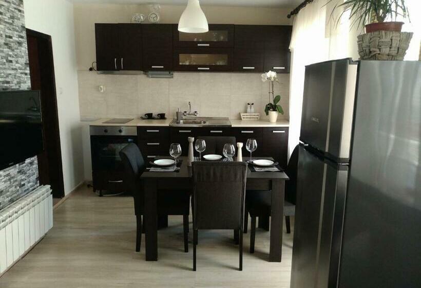 Четырехместный Номер Deluxe, Guest House Mikra
