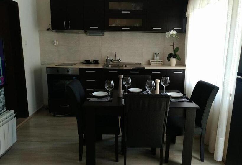 Четырехместный Номер Deluxe, Guest House Mikra