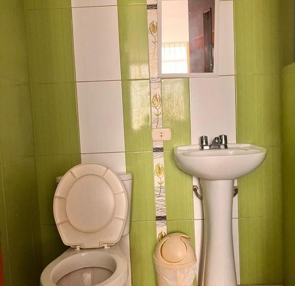 تختخواب در اتاق مشترک, Hostal El Rancho