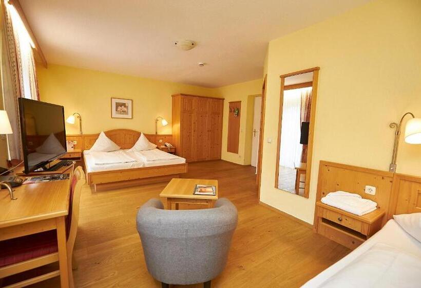 Трехместный Номер Стандарт с Балконом, Gasthof Hotel Zur Post Samerberg