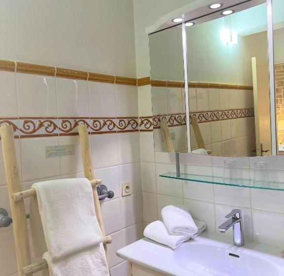 اتاق استاندارد سه نفره, Hôtel Les Vieilles Tours Rocamadour