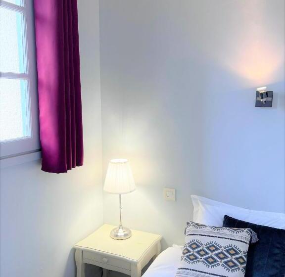 اتاق استاندارد سه نفره, Hôtel Les Vieilles Tours Rocamadour