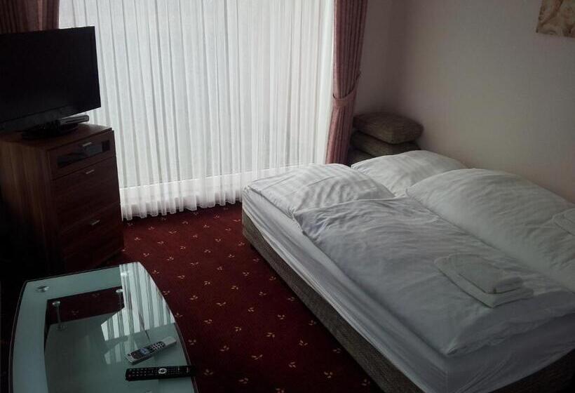 Quarto Triplo Estandar, Kräuterhotel & Restaurant Heidejäger