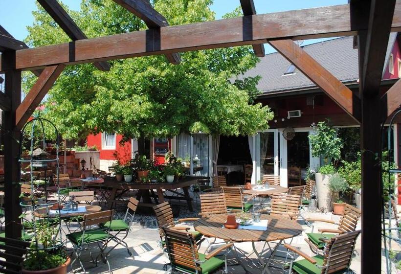 Номер Стандарт с Балконом, & Restaurant Zur Linde