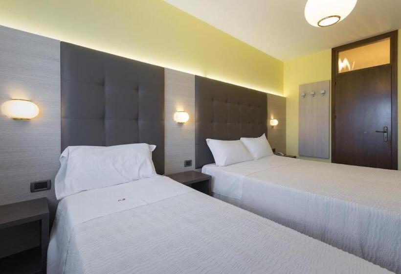 Номер Стандарт Трехместный, Park Hotel Ristorante Ca  Bianca