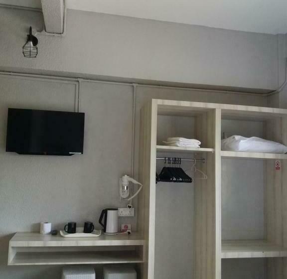 اتاق استاندارد چهار تخته, Lotus Inn