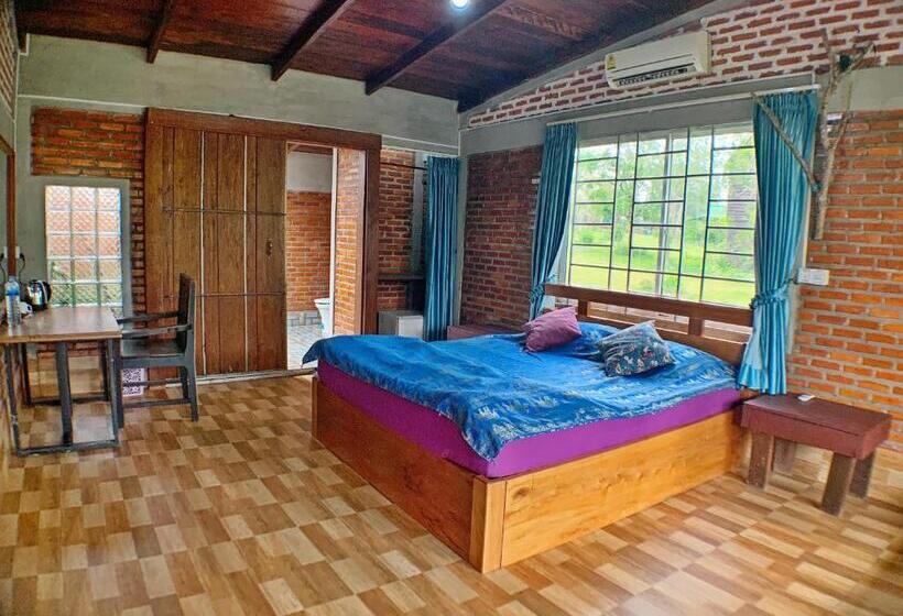 اتاق لوکس با بالکن, Nature Lodge