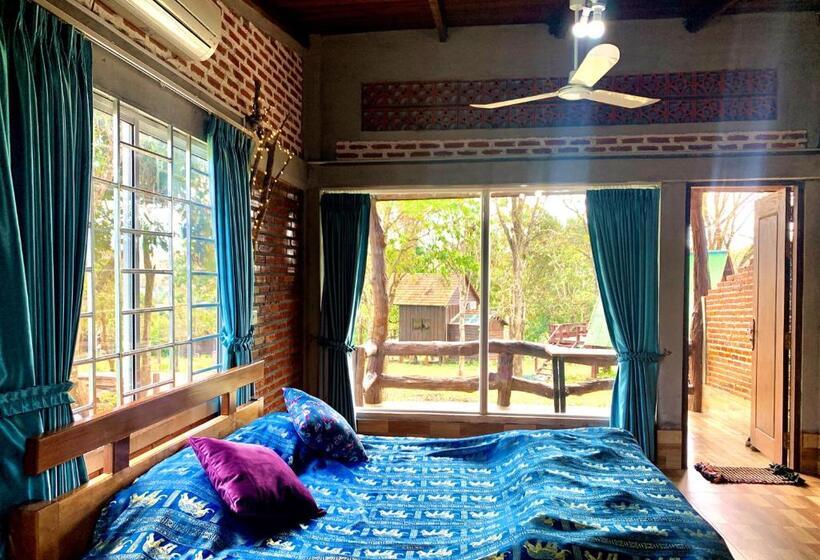 اتاق لوکس با بالکن, Nature Lodge