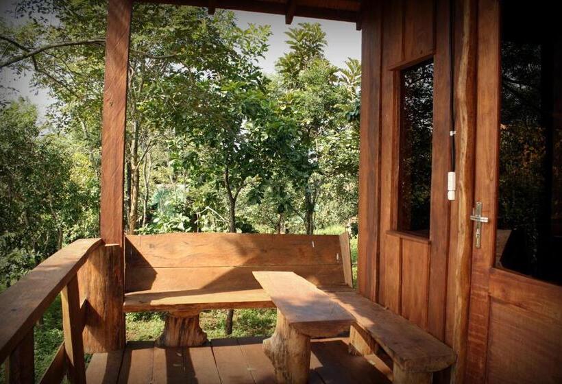 اتاق خانوادگی با چشم‌انداز کوه, Nature Lodge