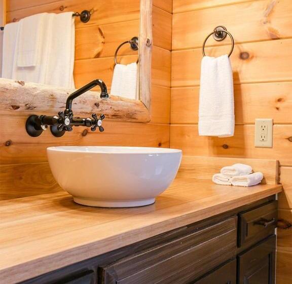 Люкс, Farmhouse Suites By Amish Country Lodging
