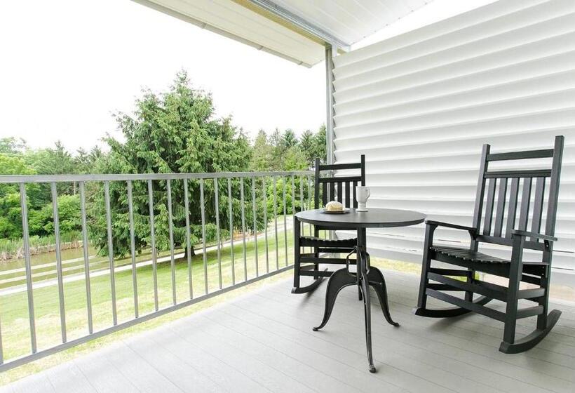 Люкс Кровать Кинг, Farmhouse Suites By Amish Country Lodging