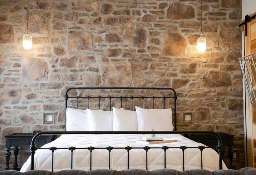 Люкс Кровать Кинг, Farmhouse Suites By Amish Country Lodging