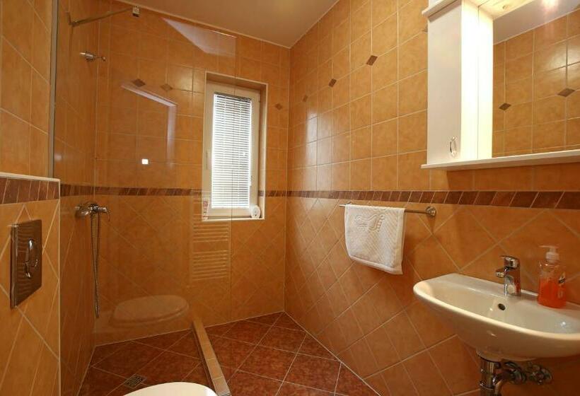 اتاق استاندارد, Gostilna In Prenočišča Gedžo