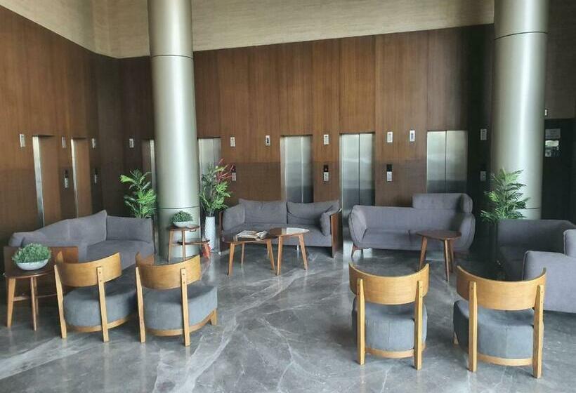 اتاق لوکس خانوادگی, Weekend Address Managed By P.c Homes
