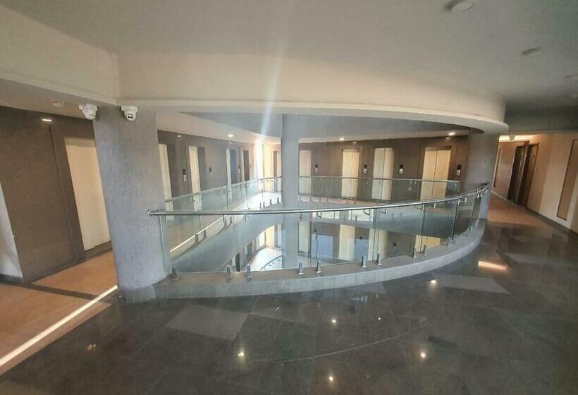 اتاق لوکس خانوادگی, Weekend Address Managed By P.c Homes