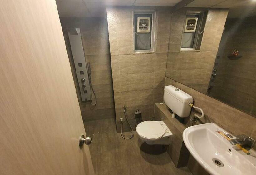 اتاق لوکس خانوادگی, Weekend Address Managed By P.c Homes