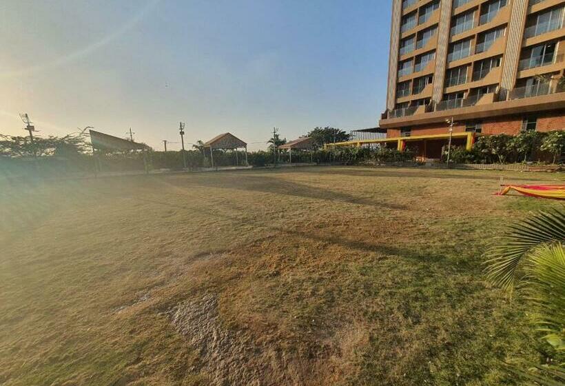 اتاق لوکس خانوادگی, Weekend Address Managed By P.c Homes