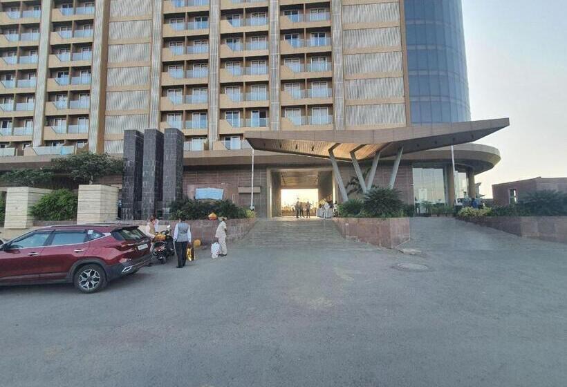 اتاق لوکس خانوادگی, Weekend Address Managed By P.c Homes
