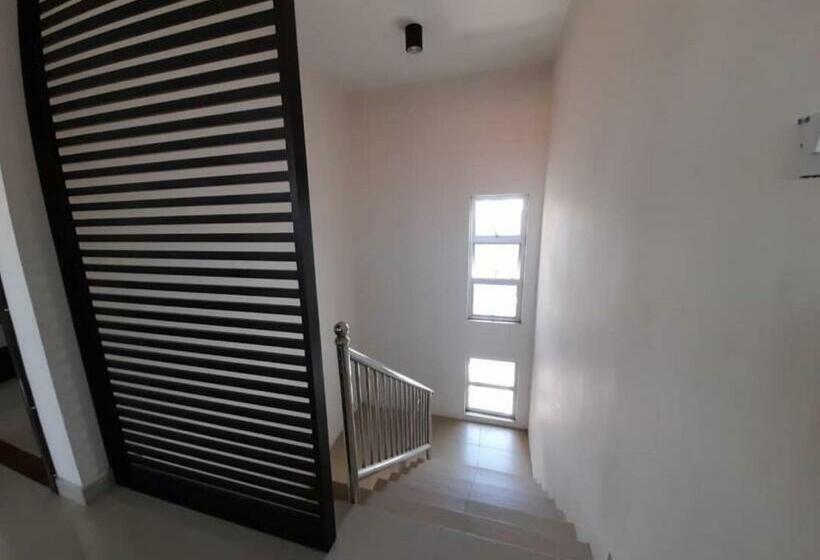 Апартаменты 2 Спальни, Oyo Home 90435 Sena Home Homestay #819