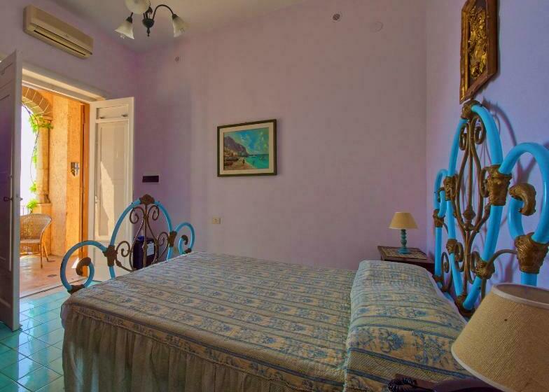 اتاق لوکس با بالکن و چشم‌انداز دریا, Villa Scarpariello Relais