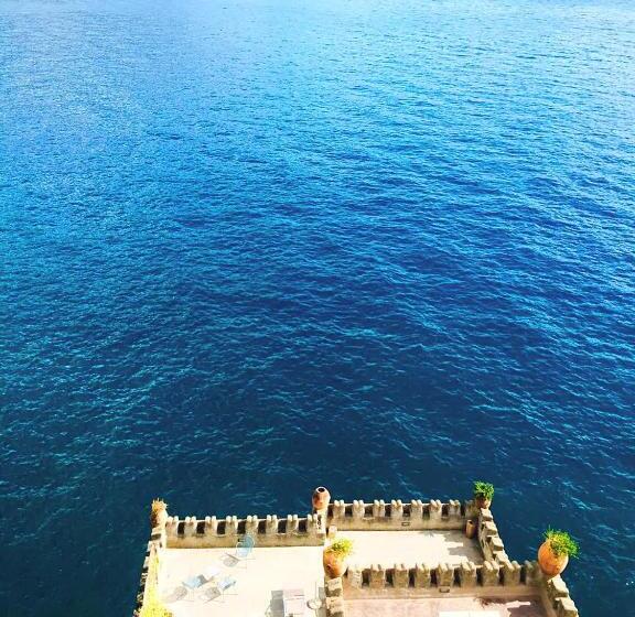 اتاق لوکس با بالکن و چشم‌انداز دریا, Villa Scarpariello Relais