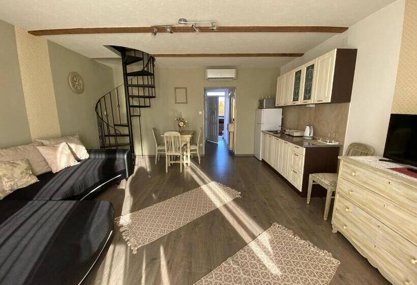 آپارتمان 3 خوابه, Platán Apartmanház