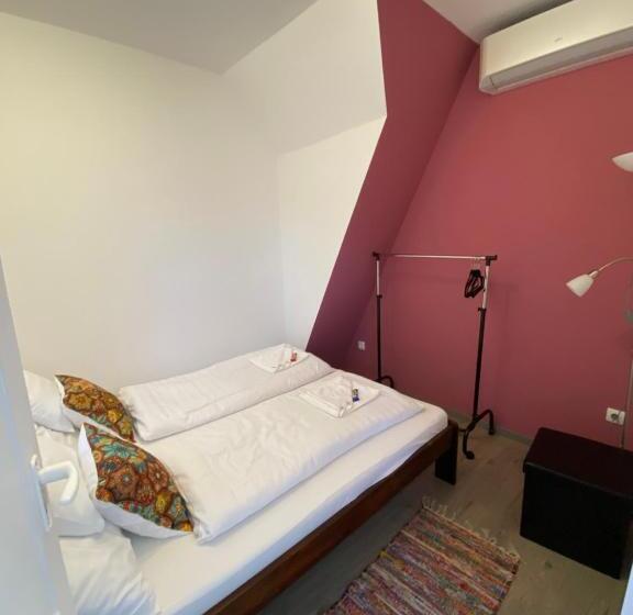 اتاق دوبلکس, Platán Apartmanház