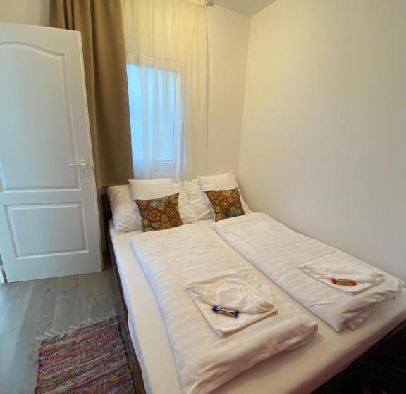 اتاق دوبلکس, Platán Apartmanház
