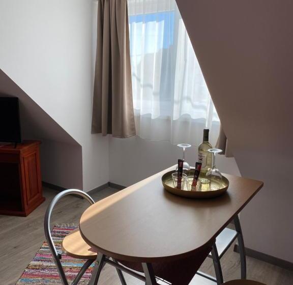 اتاق دوبلکس, Platán Apartmanház